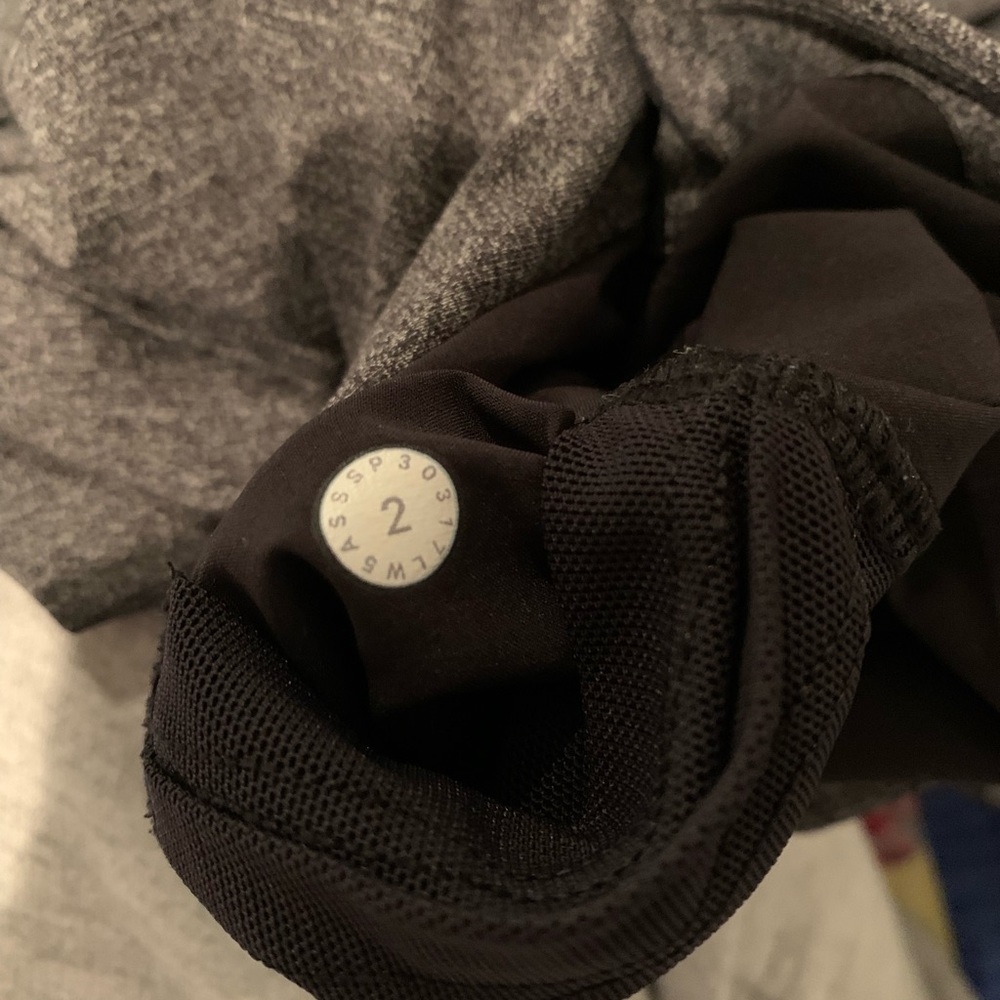 lululemon On The Fly Pant *28” - Heathered Black, 2, Full-On® Luxtreme - Picture 7 of 7